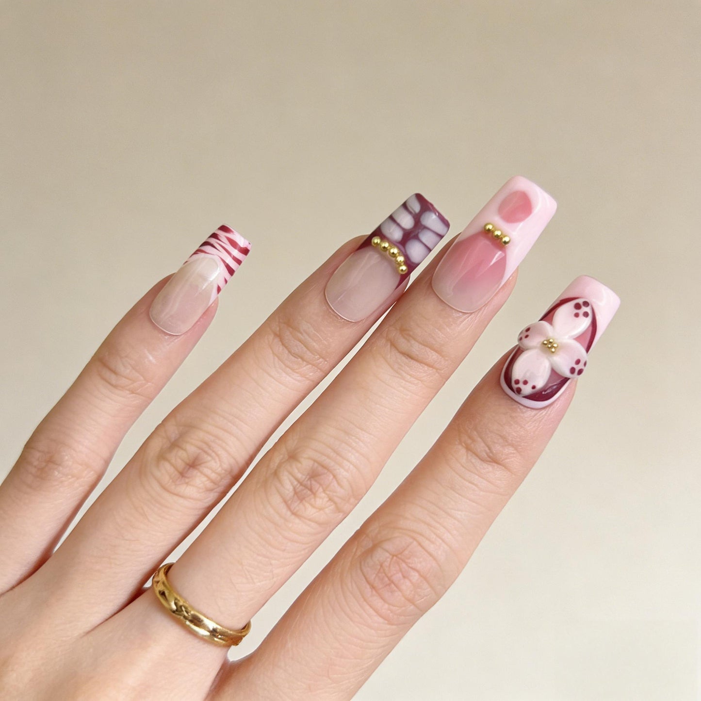 Red White Floral Press-On Nails - Glitter Gold Accent Nails UK - detail view - ClouDIY UK