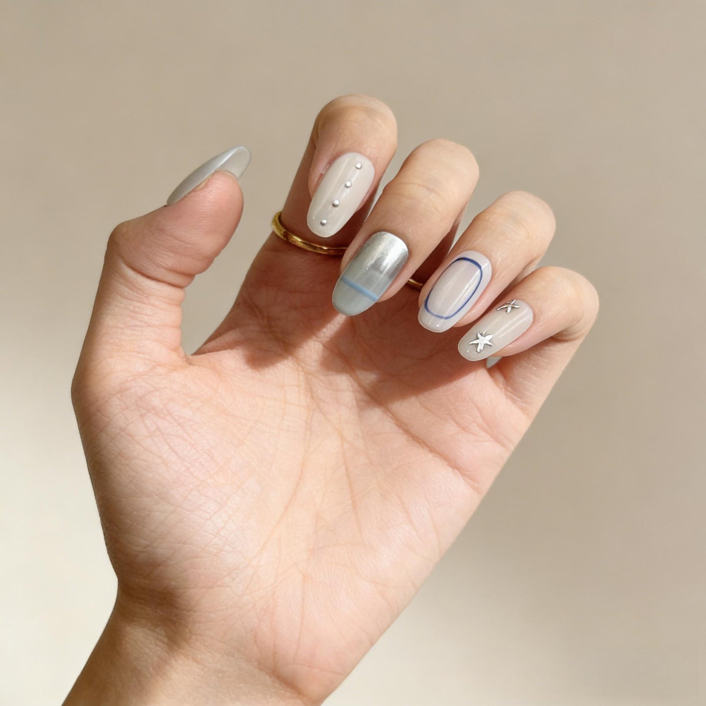 Pale Blue Star Press-On Nails - Metallic Accent False Nails - detail view - ClouDIY UK