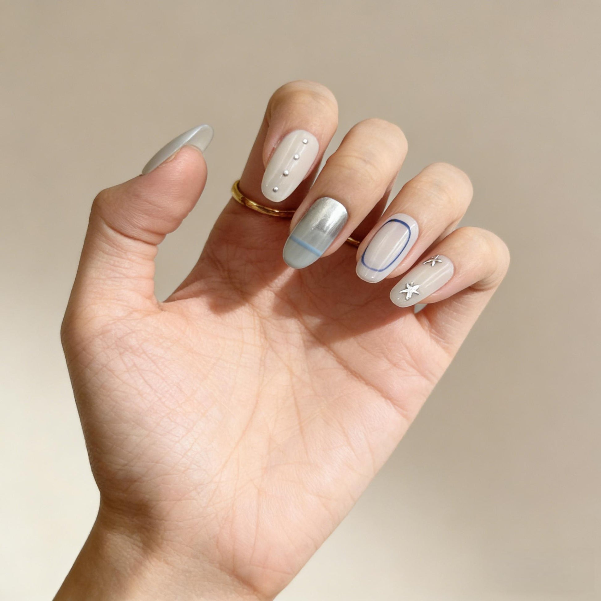 Pale Blue Star Press-On Nails - Metallic Accent False Nails - detail view - ClouDIY UK