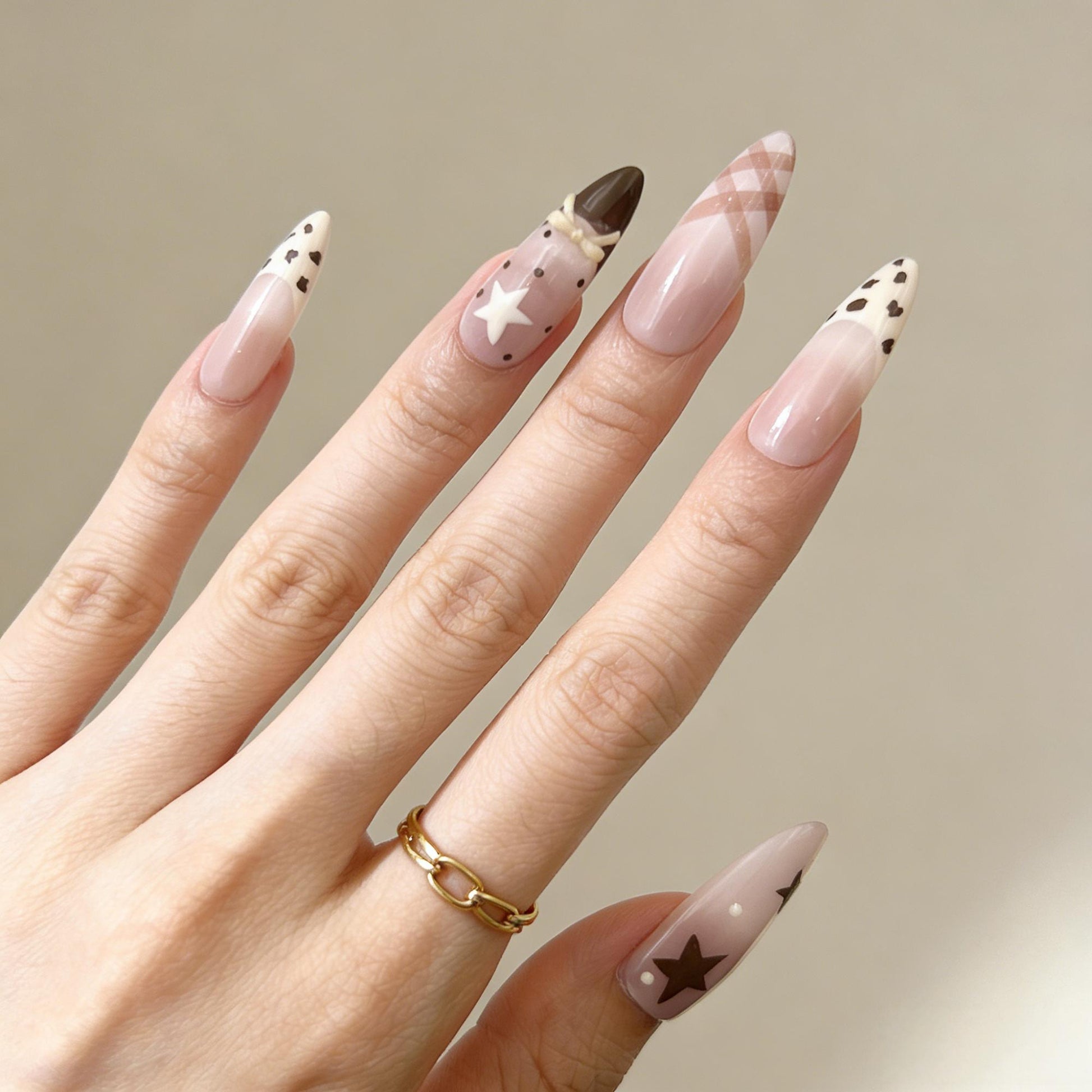 Beige Brown Star Press-On Nails - Bow Accent False Nails UK - detail view - ClouDIY UK