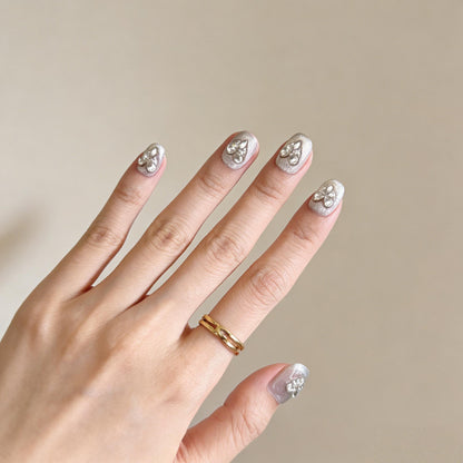 Silver Heart Jewel Press-On Nails - Glitter False Nails UK - detail view - ClouDIY UK